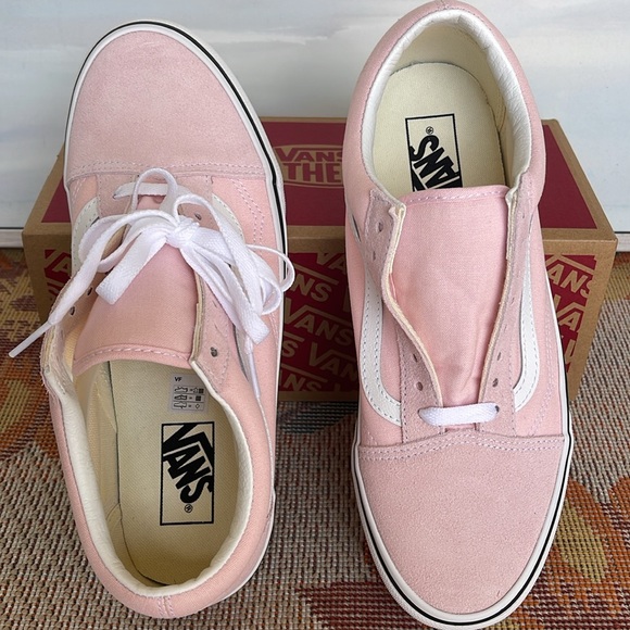Vans WMNS Old Skool
Blushing/True White
VN0A4BV5TC3
Sneakers - Picture 13 of 16